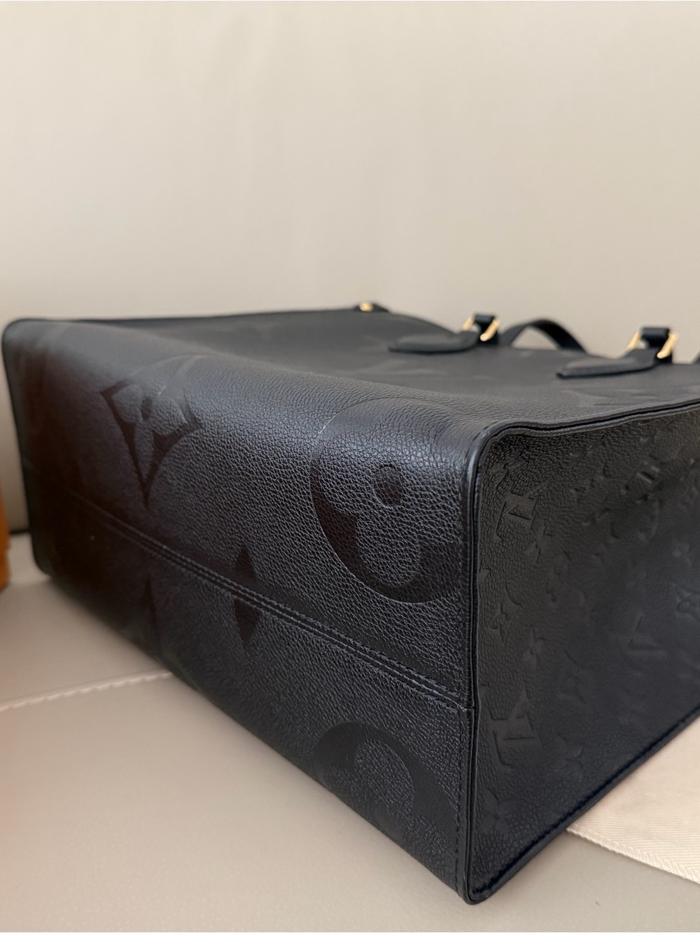 Louis Vuitton Black Monogram tote Bag On The Go MM (medium size) - Picture 6 of 10